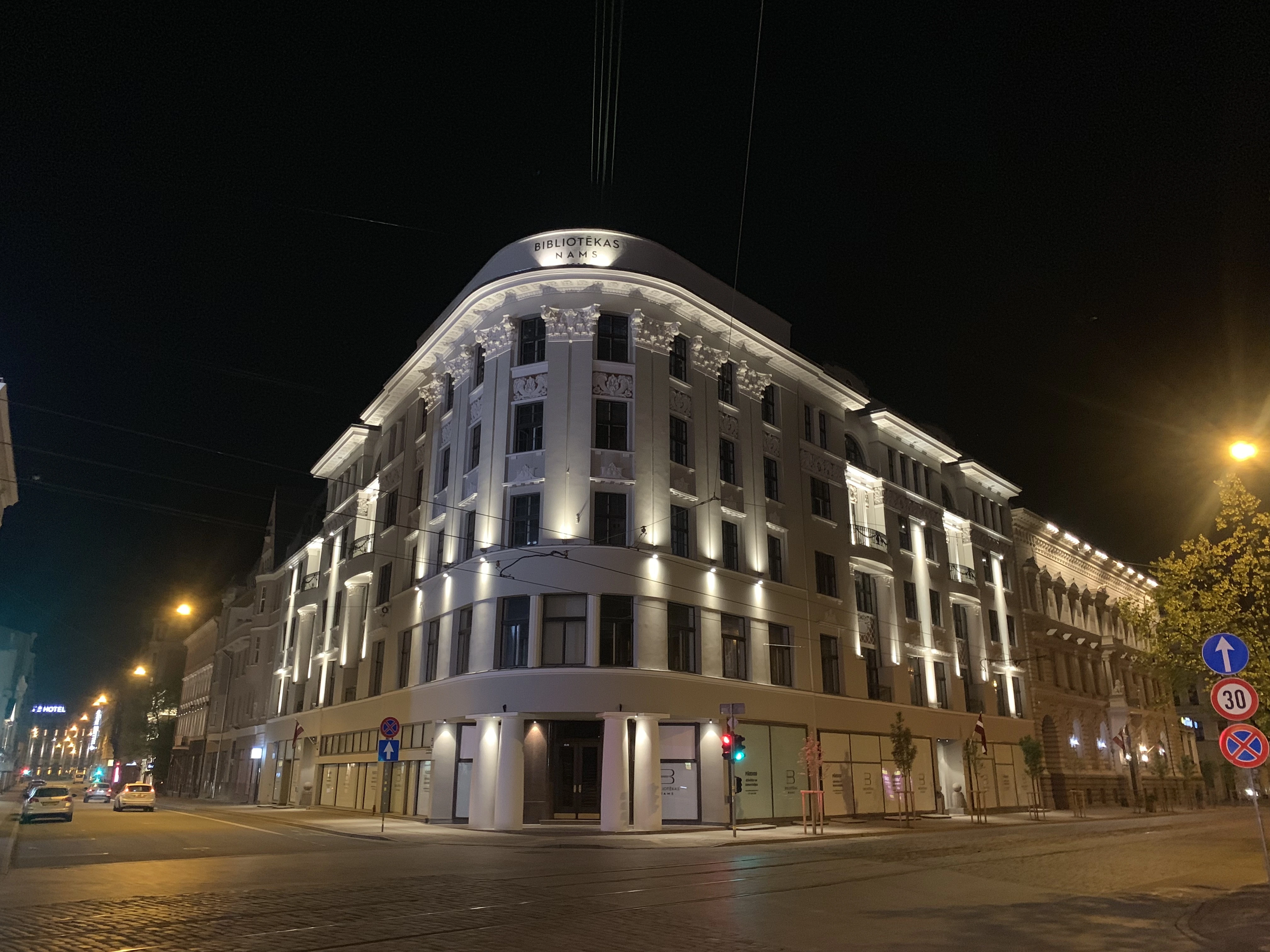 Fasādes Apgaismojums “Bibliotēkas Nams”