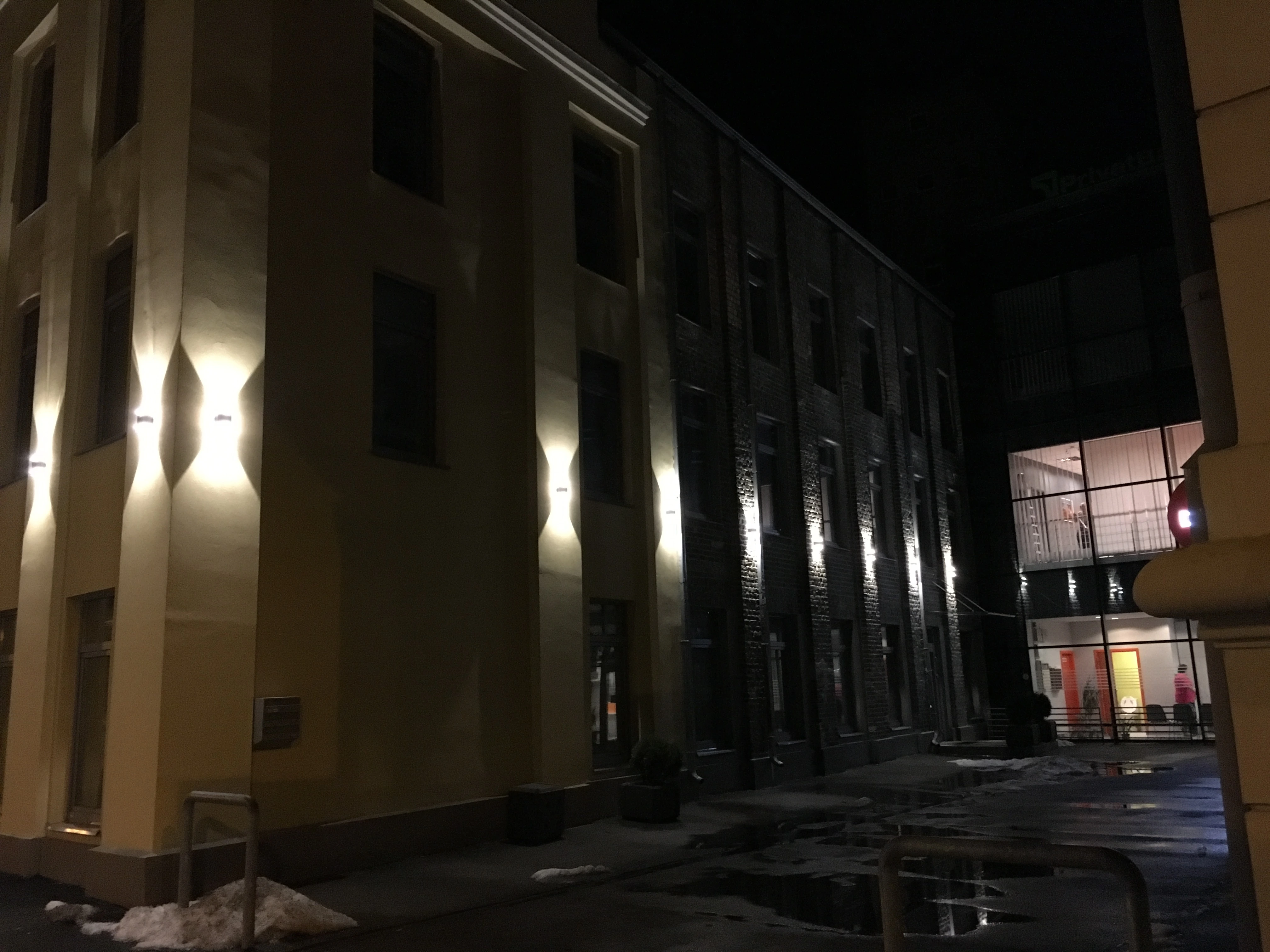 Fasādes apgaismojums biroja ēkai Brīvibas ielā