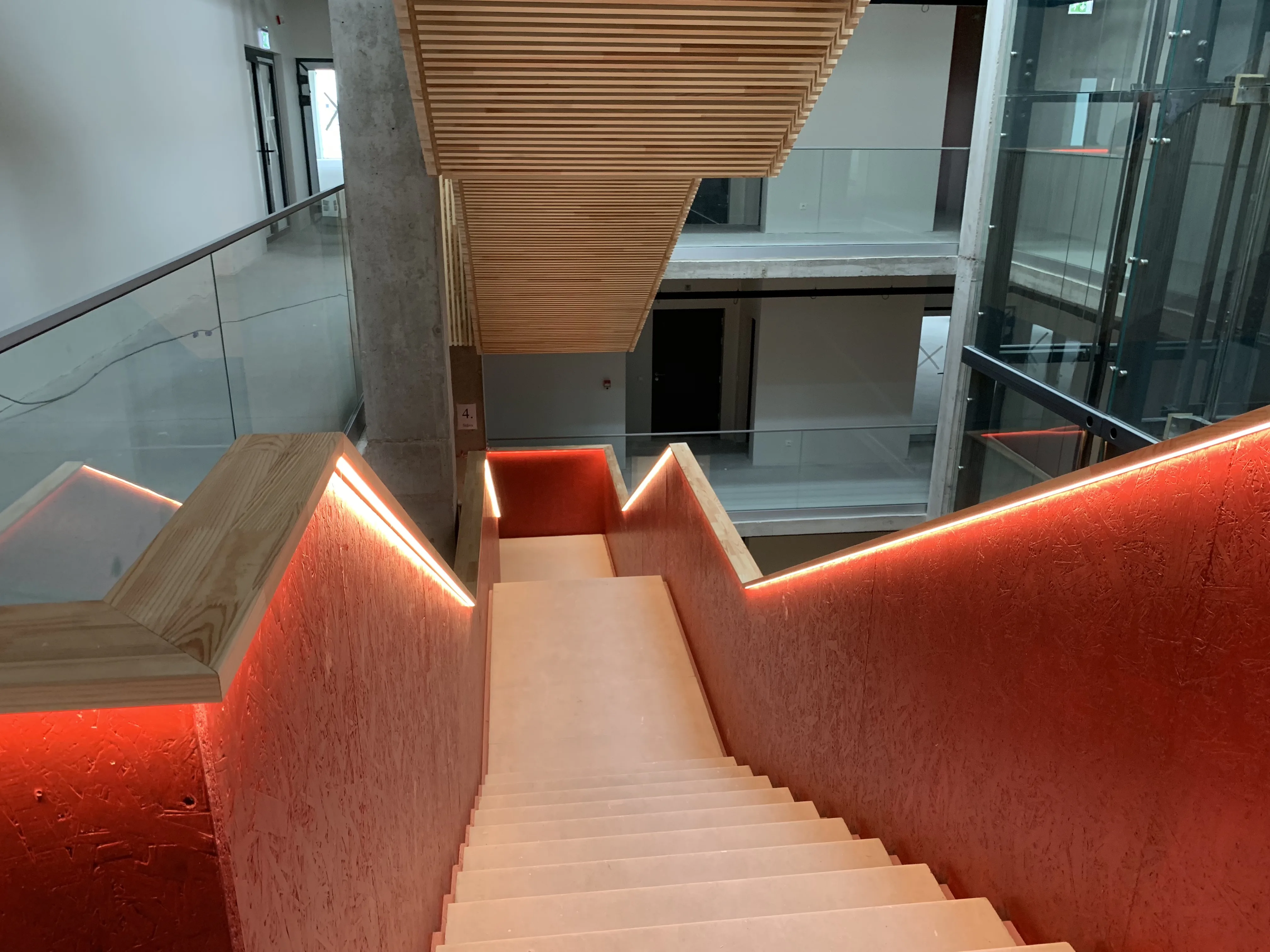 Biroju ēka RED Line — 3