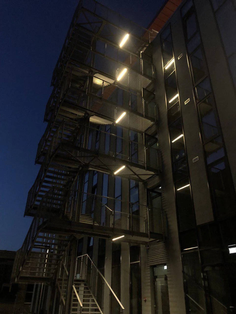 Biroju ēka RED Line — 15