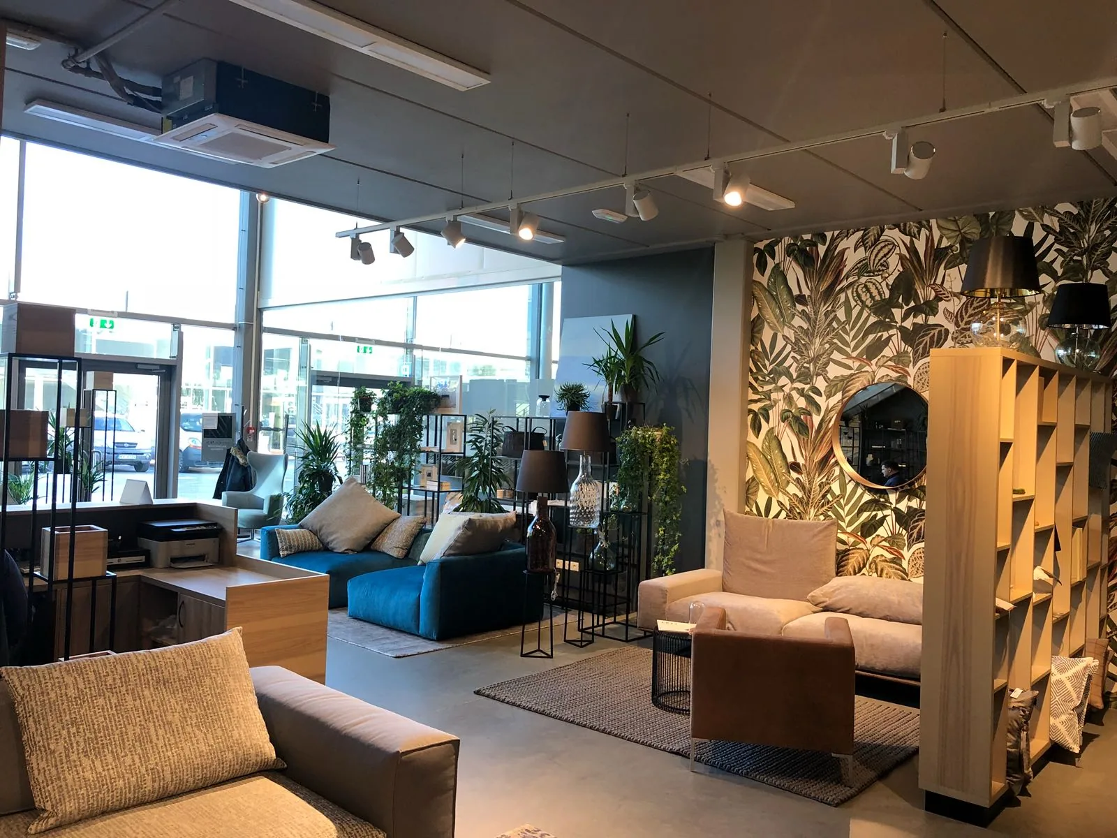 Decco Centrs Lett mebeles — 1