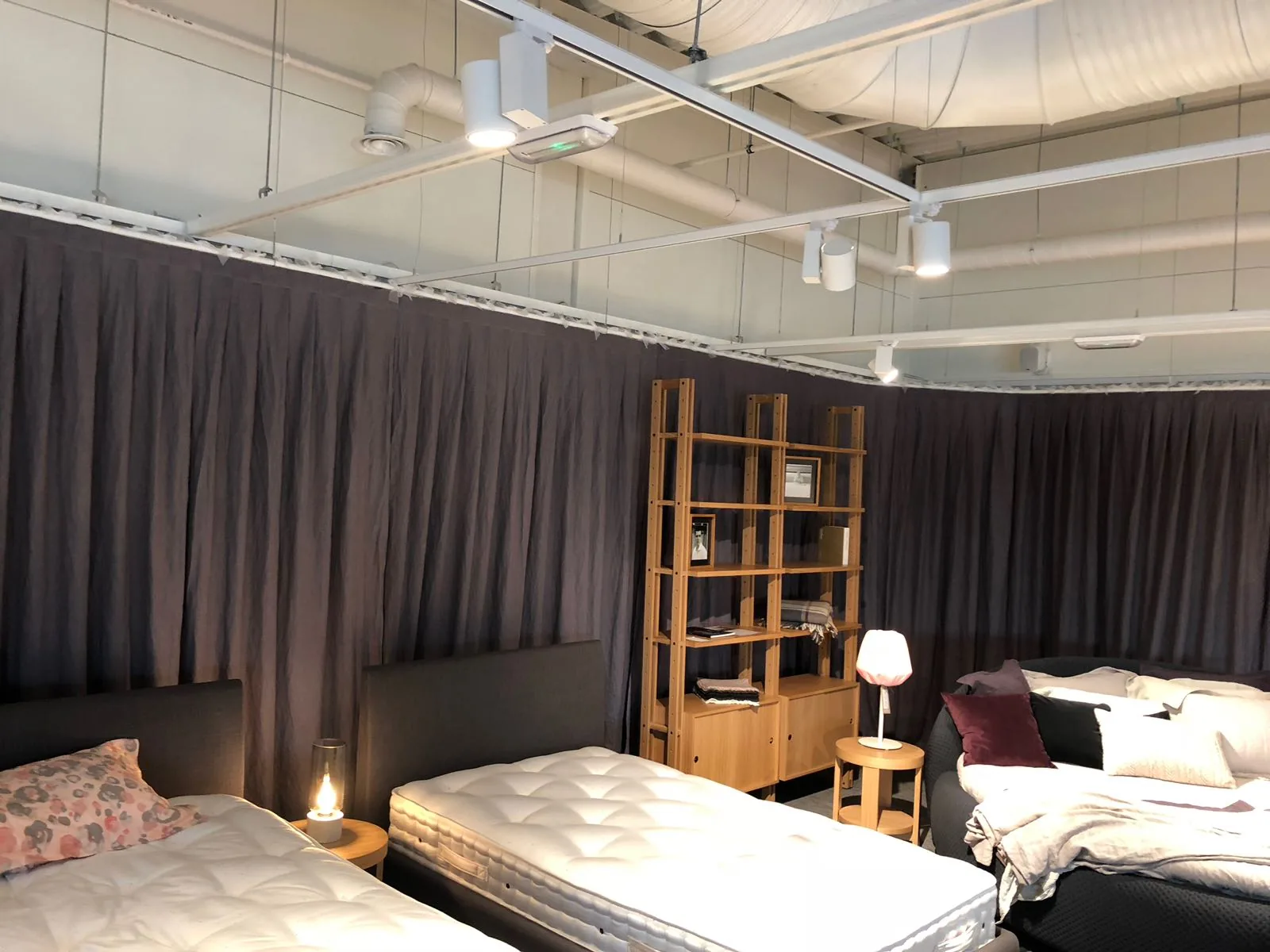 Decco Centrs “Nakts mēbeles” — 2